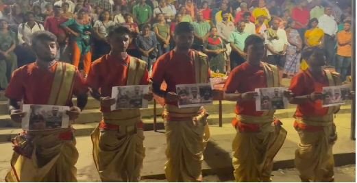 मां गंगा की आरती में आतंकी हमले में शहीद जवानों को दी गई श्रद्धांजलि