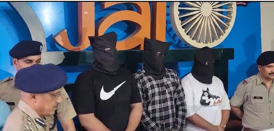 फिल्मी अंदाज में लूट, स्पेशल 26 की तर्ज पर देते थे घटना को अंजाम