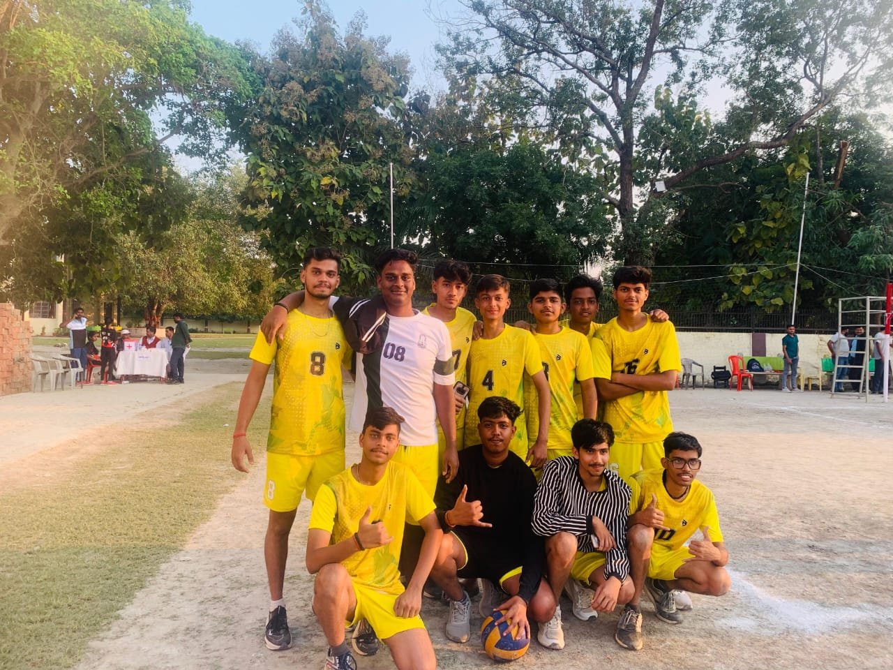 रायबरेली-चिन्मय विद्यालय में दूसरे दिन वालीबॉल मैच की मची धूम