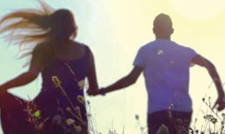 रायबरेली - एक 14 वर्षीय नाबालिग लड़की को बहला-फुसलाकर भगा ले जाने का मामलें में एक दरोगा पर गम्भीर