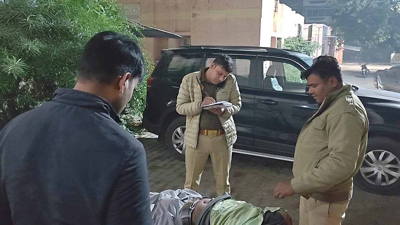 रायबरेली - संदिग्ध परिस्थितियों में हाईवे किनारे घायल अवस्था में मिला युवक, परीक्षण के दौरान डॉक्टर ने किया मृत घोषित
