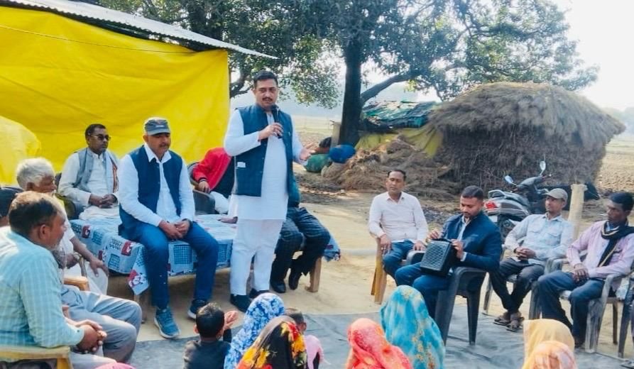 रायबरेली-आवारा पशुओं से क्षेत्र की जनता परेशान-अतुल सिंह 