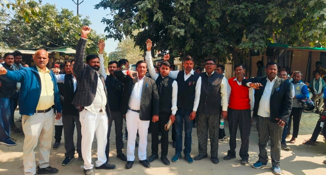 रायबरेली-अधिवक्ता संशोधन विधेयक को बताया सरकार का काला कानून ,किया प्रदर्शन