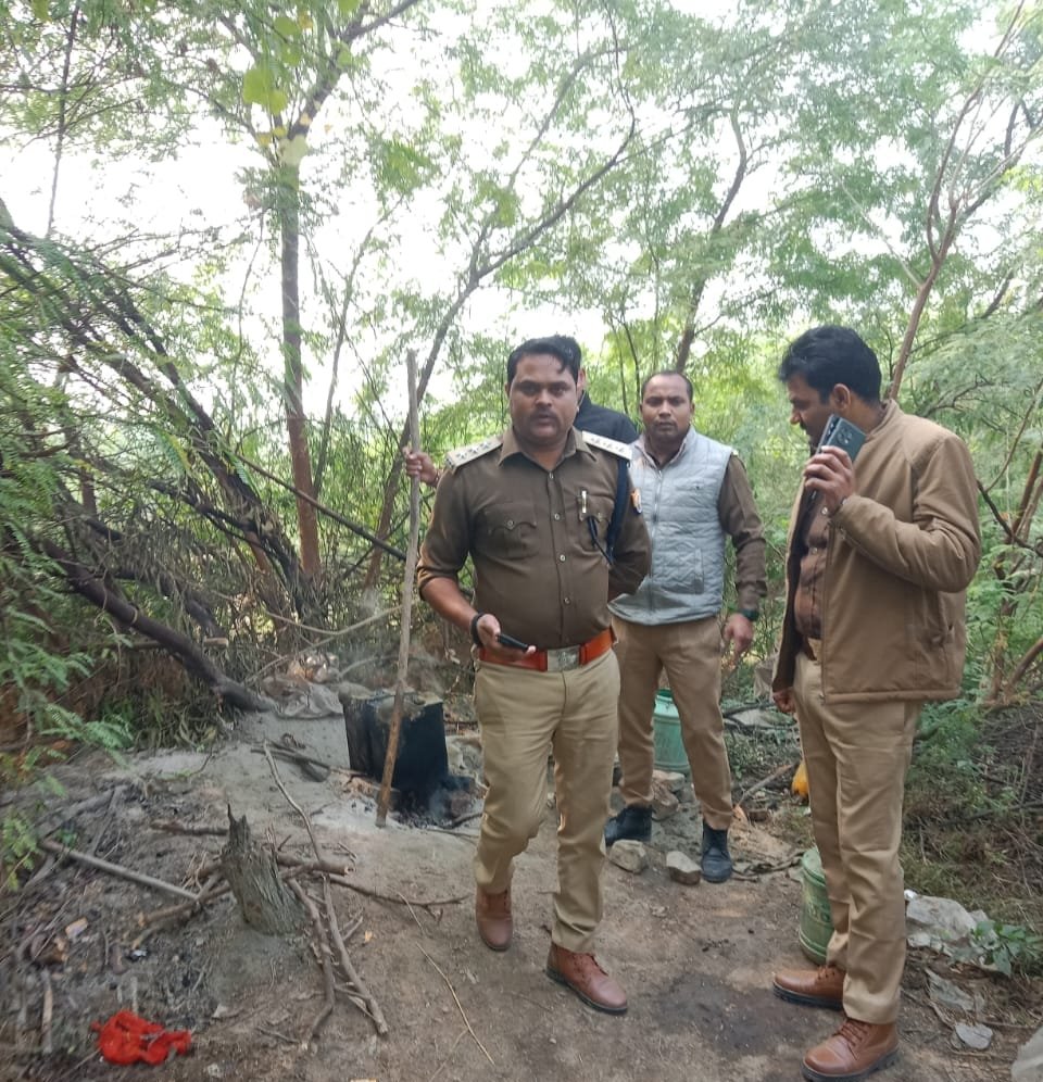 रायबरेली - दबिश के दौरान लगभग 600 किग्रा० लहन कराया गया नष्ट