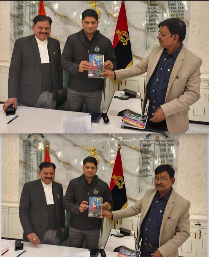रायबरेली - शिक्षाविद् एवं वरिष्ठ कवि ने एसपी से की आत्मिक मुलाकात, भेट की स्वलिखित पुस्तक
