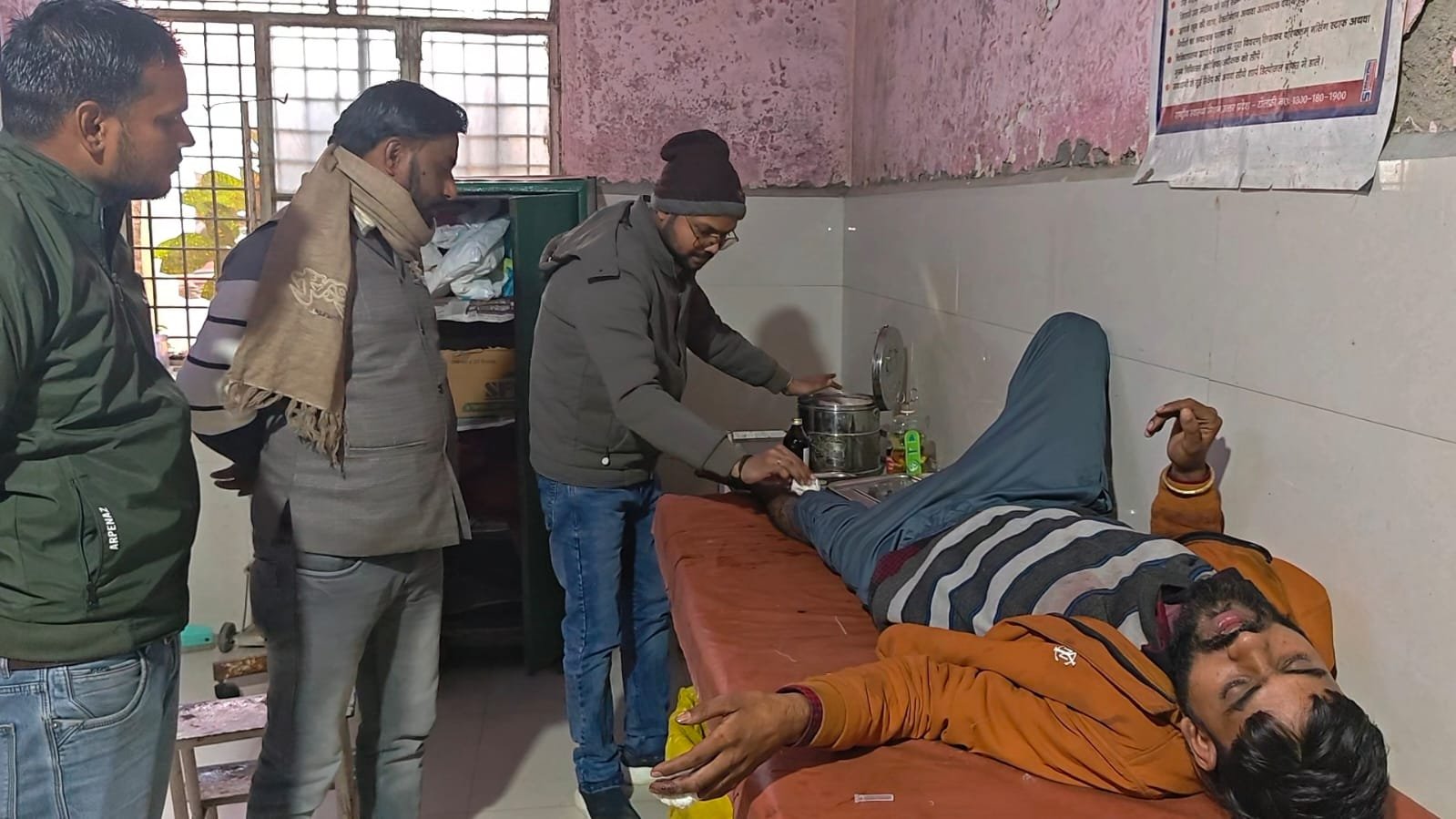 रायबरेली - आवारा मवेशी से टकराया किसान नेता, हुआ घायल, किया गया इलाज