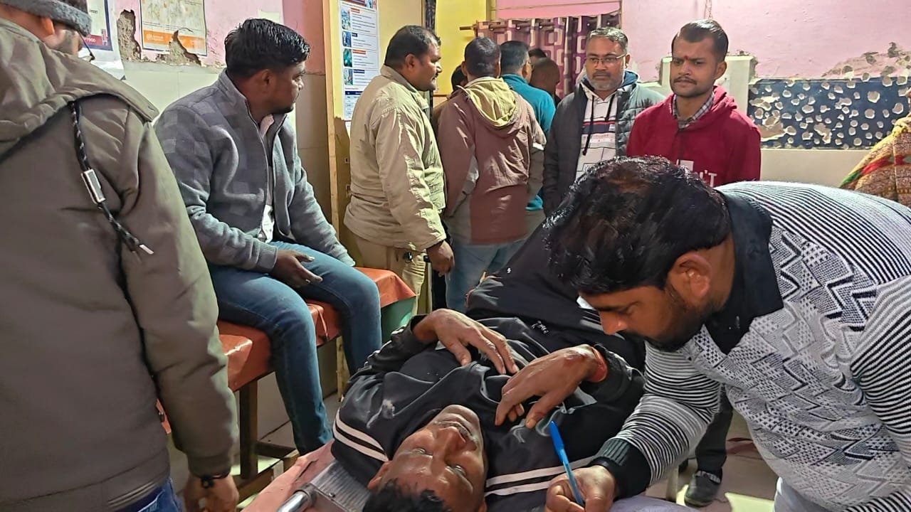 रायबरेली - हाईवे पार कर रहे युवक को बाइक सवार ने मारी टक्कर, दोनों घायल