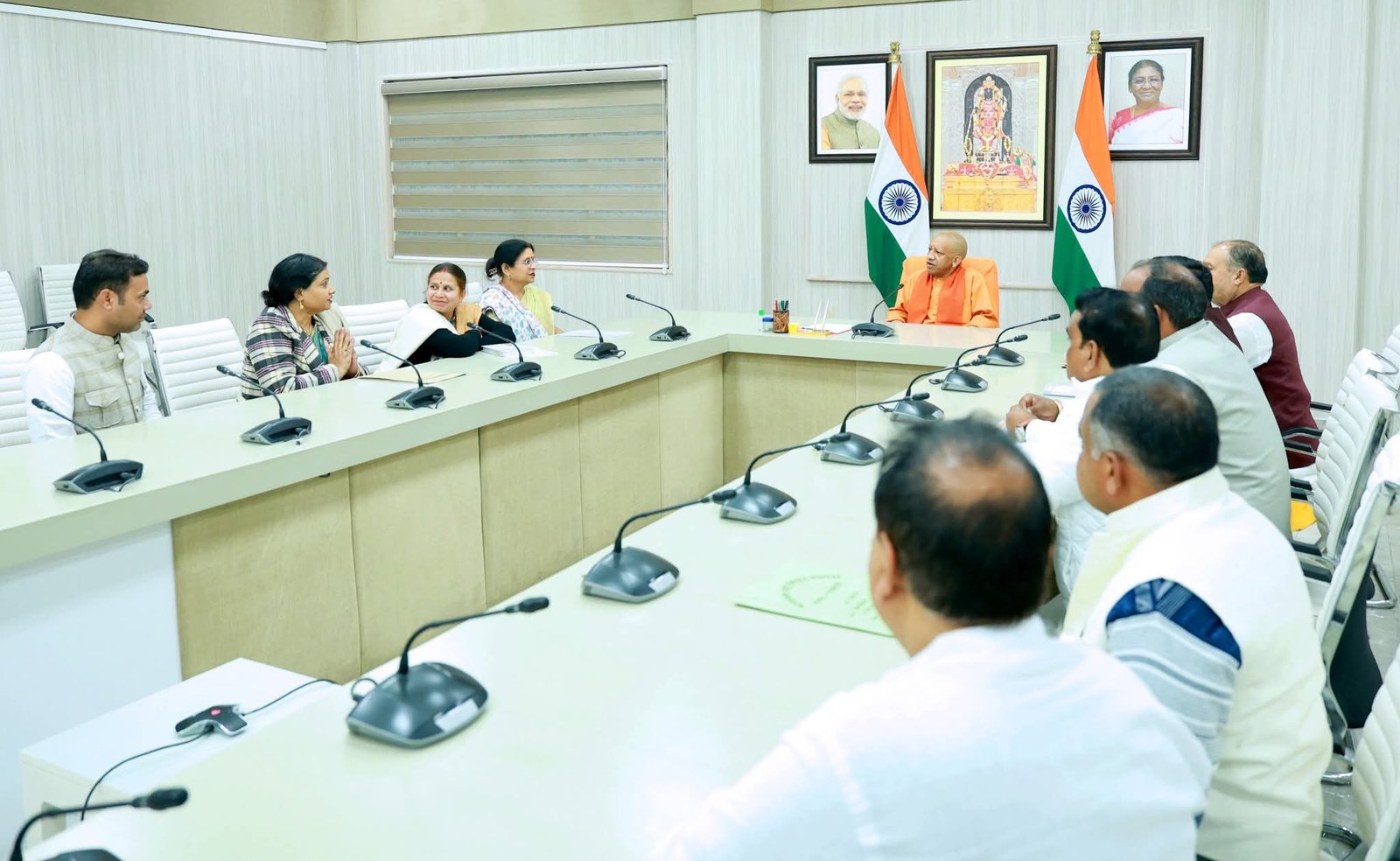 रायबरेली- मुख्यमंत्री से मिली ऊंचाहार की चेयरमैन , सौंपा विकास का खाका