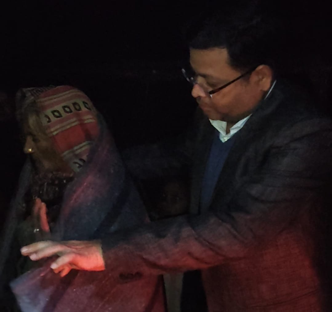रायबरेली- कड़ाके की ठंड वा शीतलहर के बढ़ते प्रकोप देखते हुए एसडीएम ऊंचाहार नें बाटे कंबल