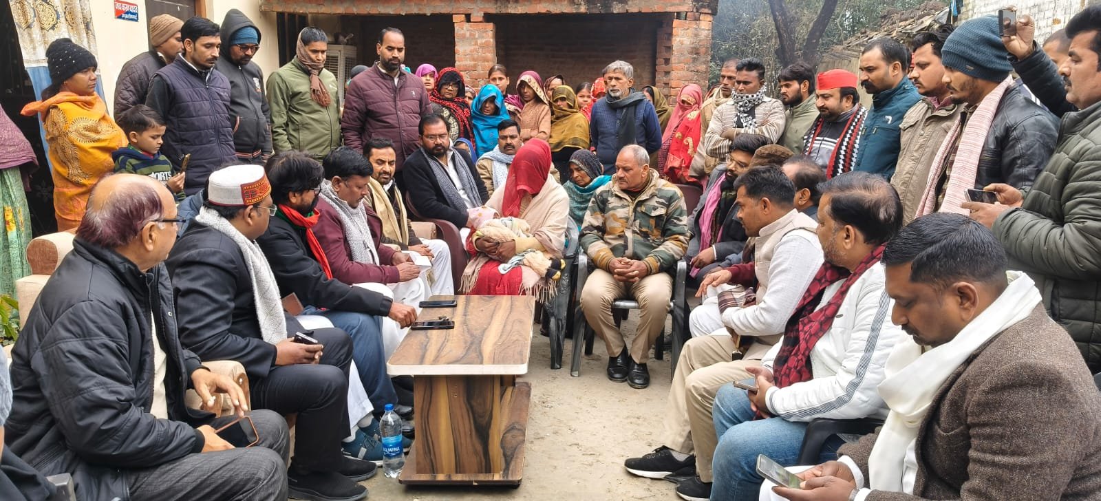 रायबरेली-सड़क हादसे में मृत बीएलओ के आश्रितों को अखिलेश यादव ने भेजी सहायता