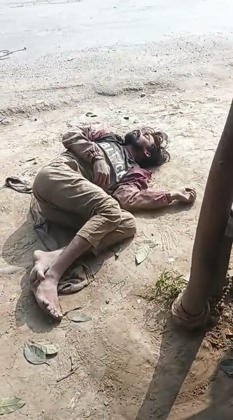 रायबरेली - नशे की हालत में घायल अवस्था में सड़क किनारे पड़े युवक को राहगीरों ने पहुंचाया अस्पताल