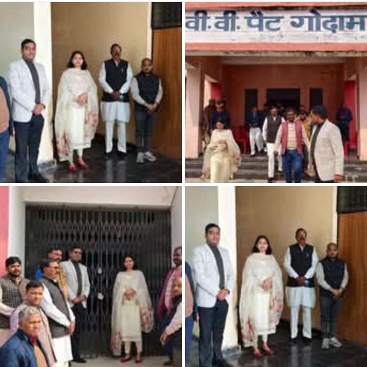 रायबरेली - डीएम ने राजनैतिक दलों के प्रतिनिधियों के साथ ईवीएम/वीवीपैट वेयर हाउस का किया निरीक्षण