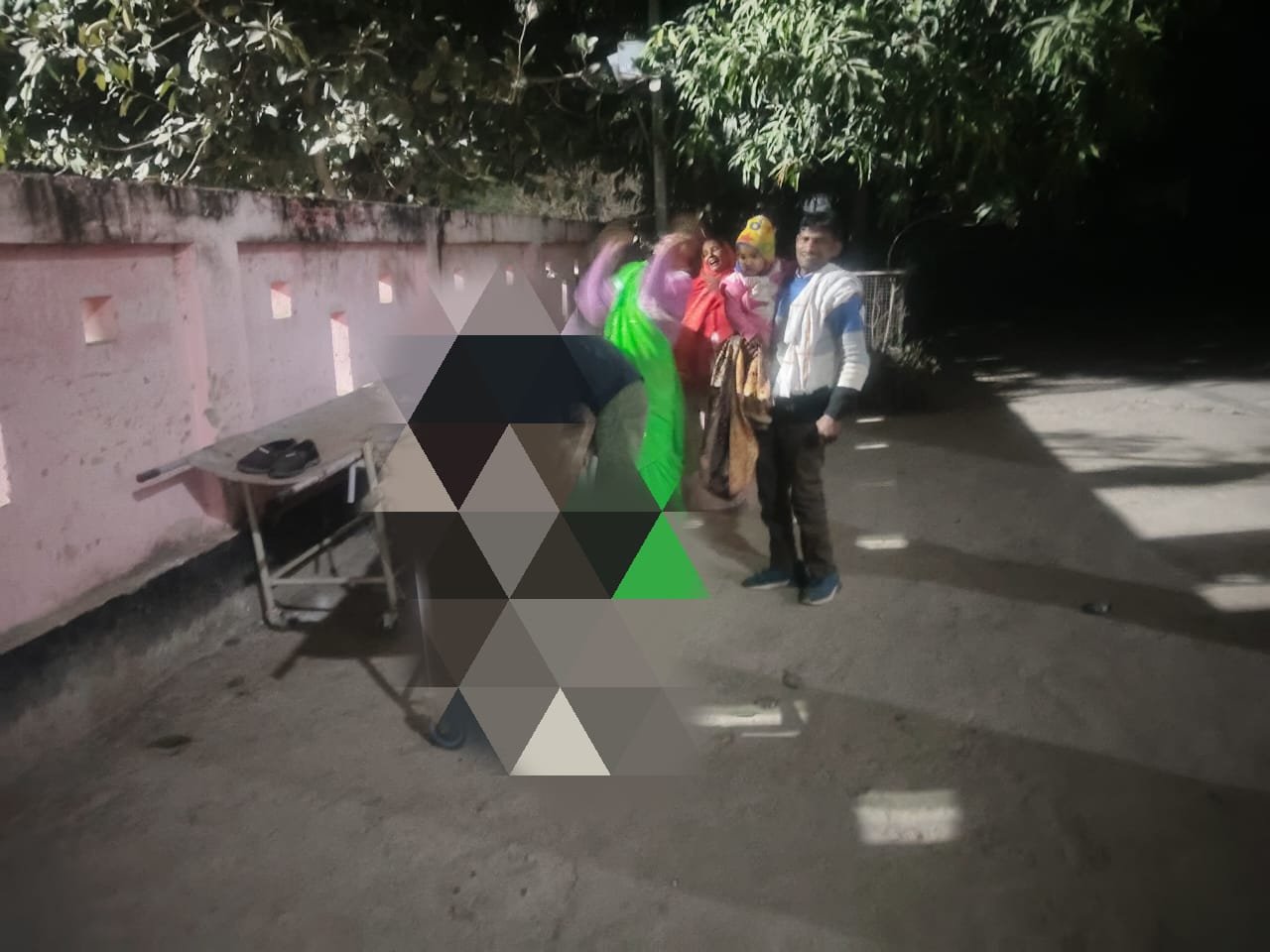 रायबरेली - सड़क के किनारे घायल अवस्था में मिला बाइक सवार युवक, डॉक्टर ने की मृत घोषित