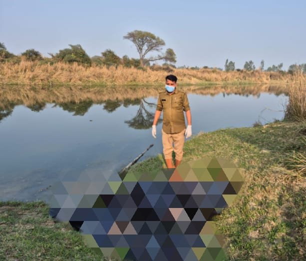 रायबरेली - नदी में अज्ञात शव मिलने से मचा हड़कंप, पुलिस ने कब्जे में लेकर पीएम के लिए भेजा