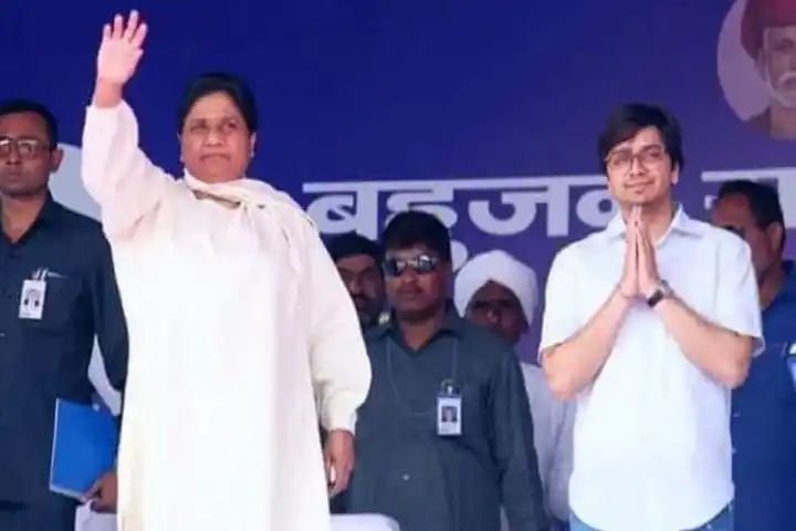 आखिर कौन हैं आकाश आनंद? मायावती ने क्यों बनाया अपना राजनीतिक उत्तराधिकारी?