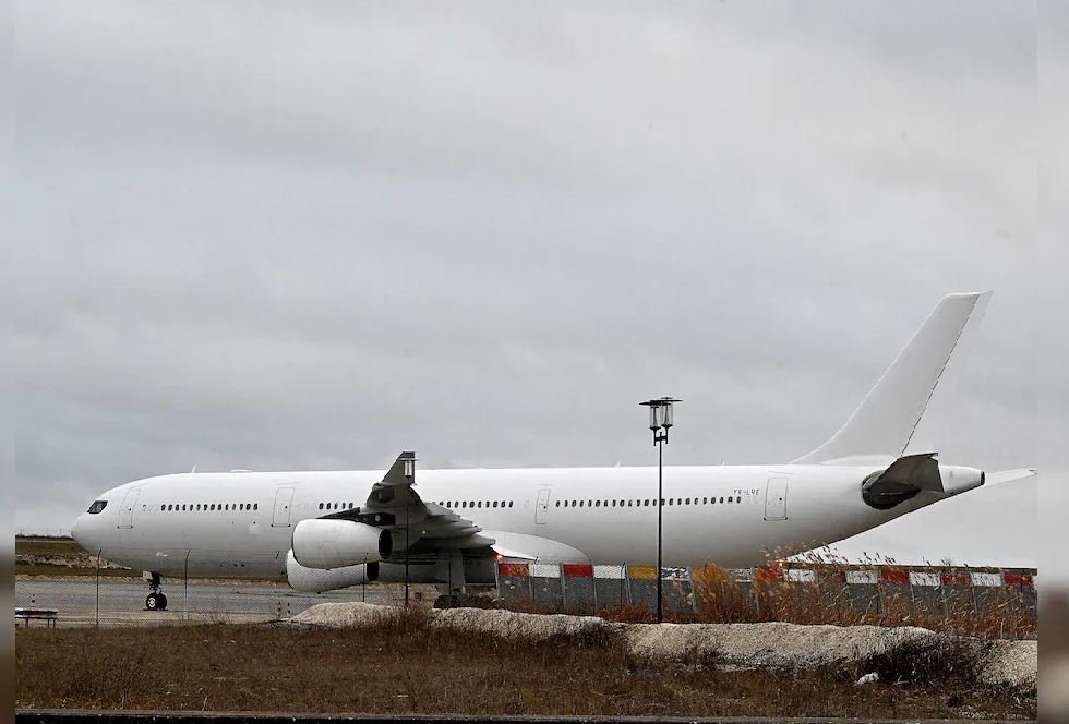 मानव तस्करी के शक में फ्रांस में रोका गया विमान अब मुंबई पहुंचा, इतने भारतीय यात्री थे सवार