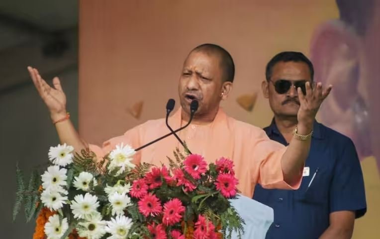 सीएम योगी ने रेलवे स्टेशन और फ्लाई ओवर का किया लोकार्पण, माघ मेले की तैयारियों का लिया जायजा