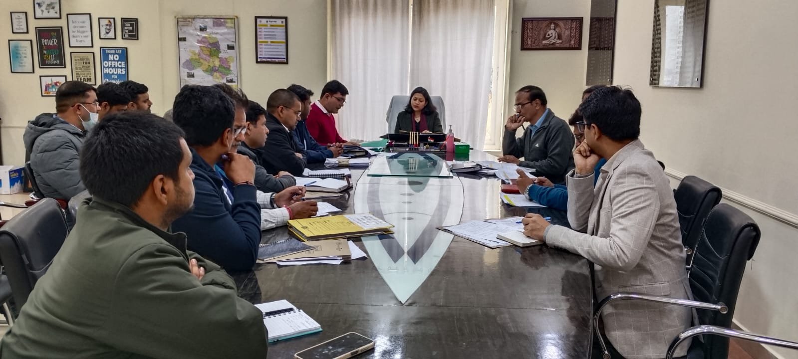 Raibareli-जिलाधिकारी ने प्रतिकर वितरण में तेजी लाने के दिए निर्देश