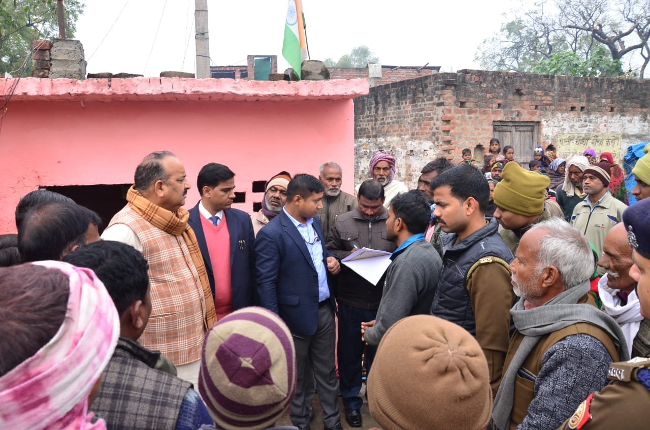 Raibareli-सेवा ही संकल्प पदयात्रा के अंतर्गत उद्यान मंत्री ने सुनीं लोगों की समस्याएं*