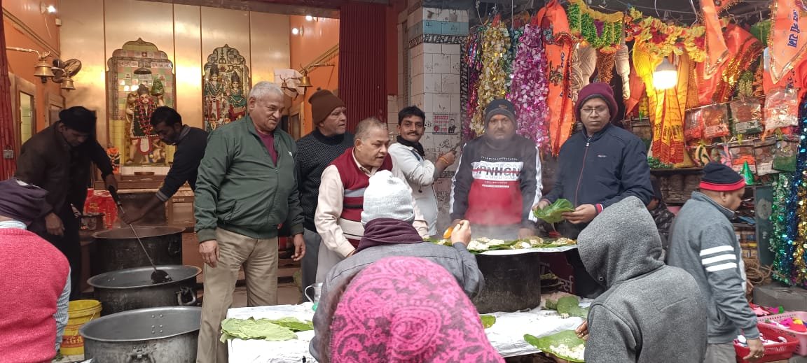 Raibareli-मकर संक्रांति के अवसर पर खिचड़ी प्रसाद का हुआ वितरण