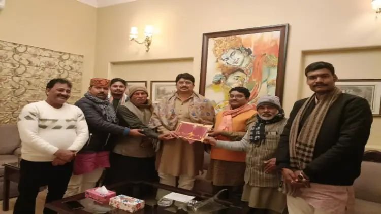 न्योता पाकर फूले ने समाए राजा भैया, बोले- मेरे लिए सौभाग्य की बात