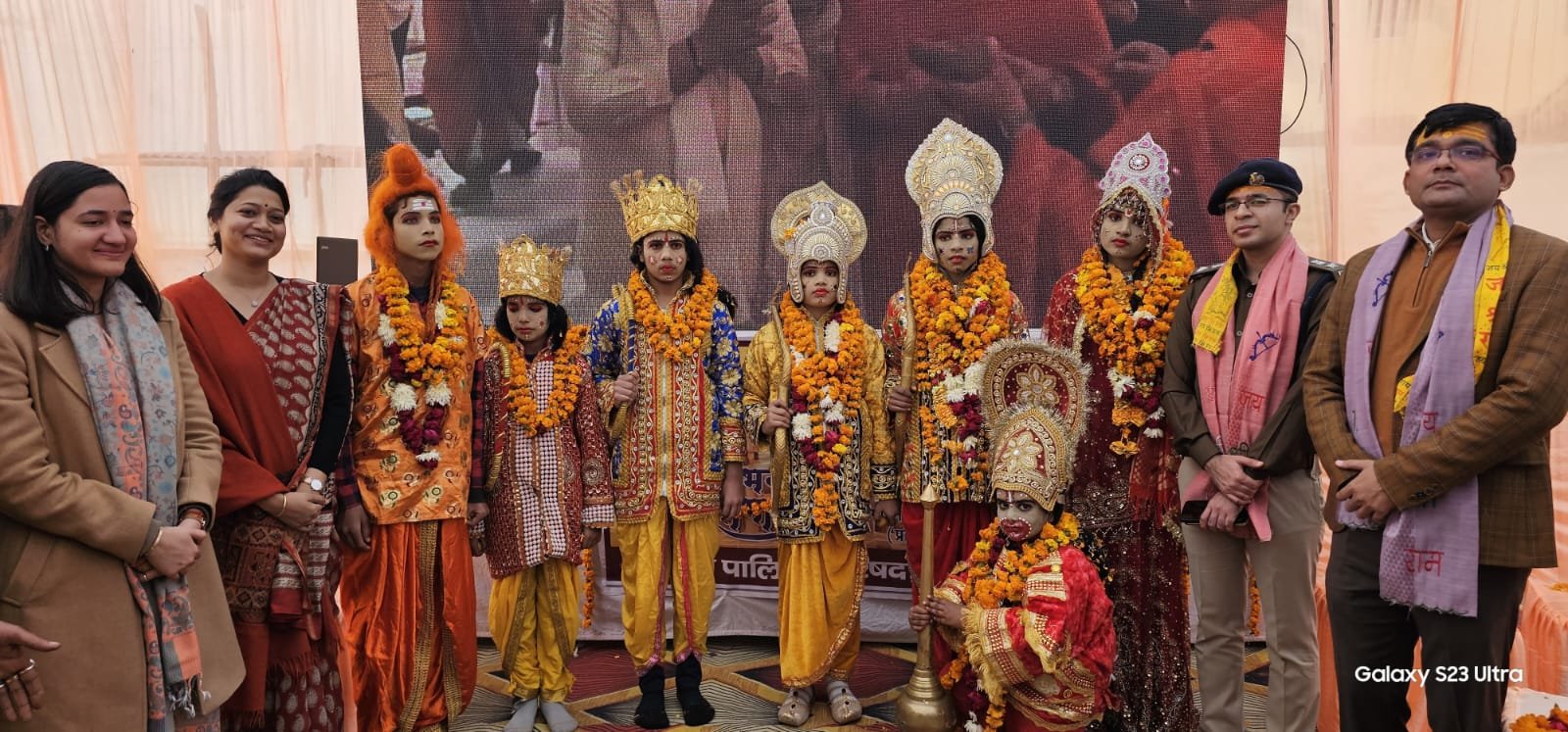 धूमधाम से निकाली गयी शोभायात्रा