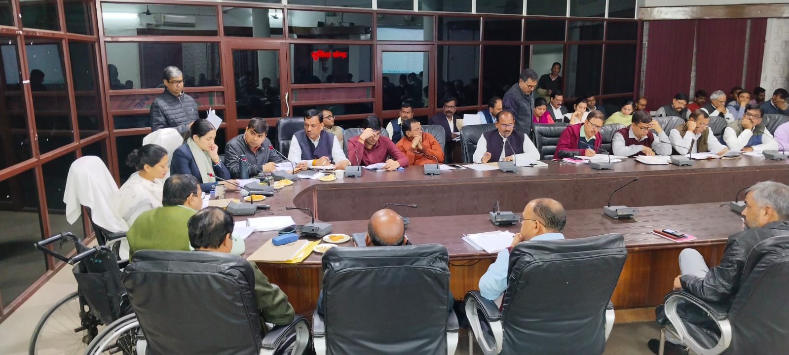 Raibareli-जिलाधिकारी ने कायाकल्प प्रगति की समीक्षा बैठक की