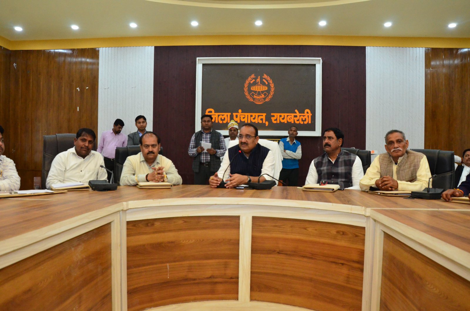 Raibareli-स्थानीय जनप्रतिनिधियों का सम्मेलन पंचायत भवन सभागार में हुआ