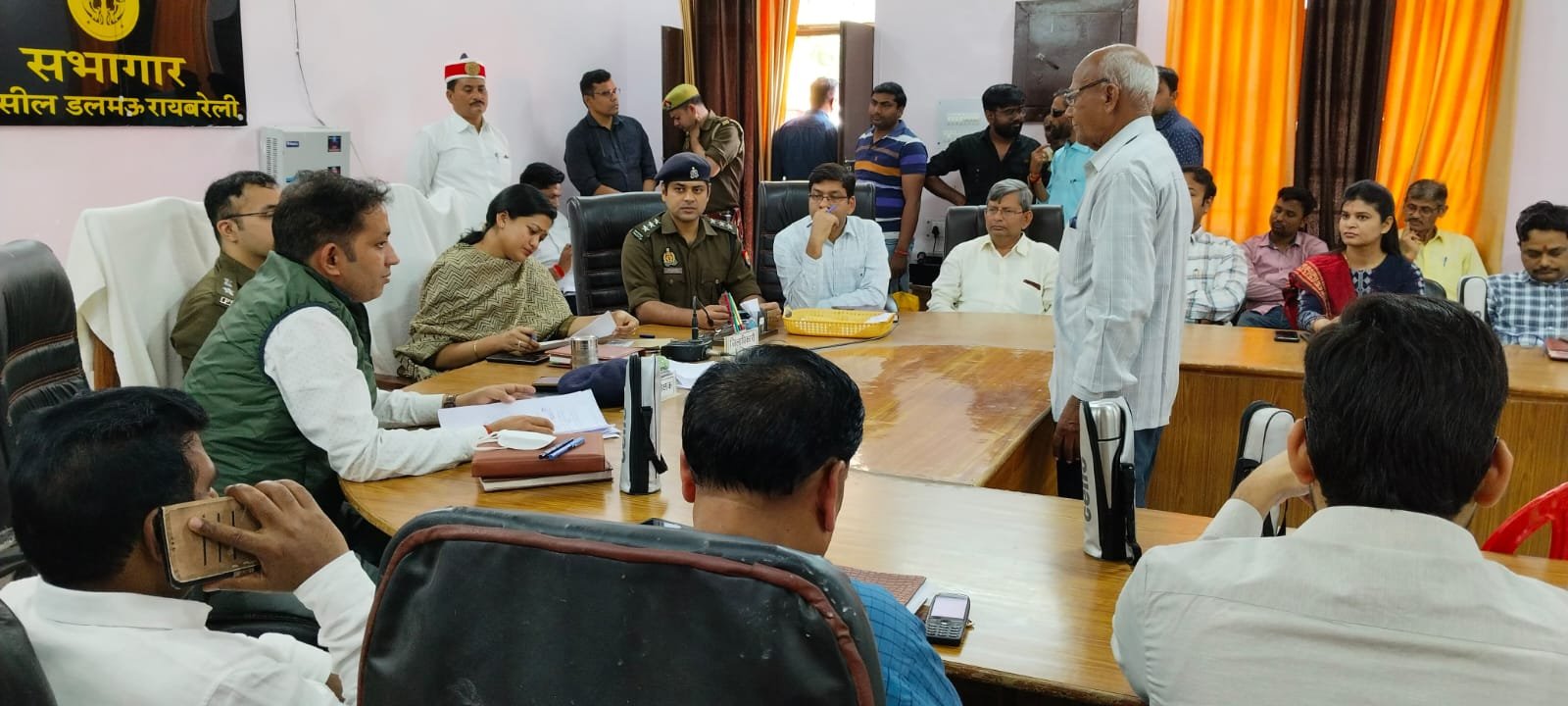 Raibareli-DM ने समाधान दिवस में सुनीं फरियादियों की फरियाद