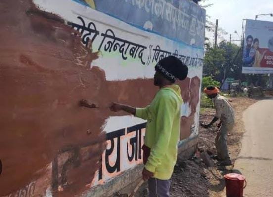 रायबरेली-सार्वजनिक रास्ते पर दबंग व्यक्ति द्वारा अवरोध उत्पन्न करने का आरोप,,,