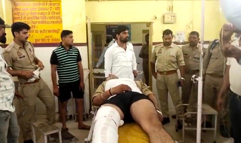 Raibareli-पिकप ने पुलिसकर्मी को मारी टक्कर,हालत नाजुक