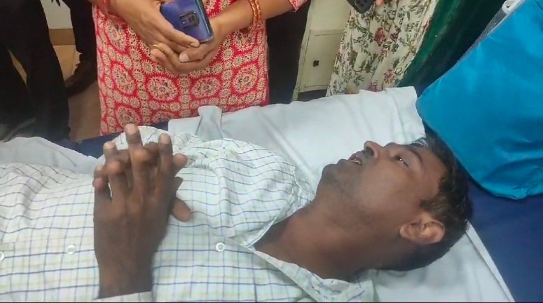 Raibareli-मॉडर्न रेलकोच कारखाने में  डिप्टी सीएमई की दिख़ी दबंगई