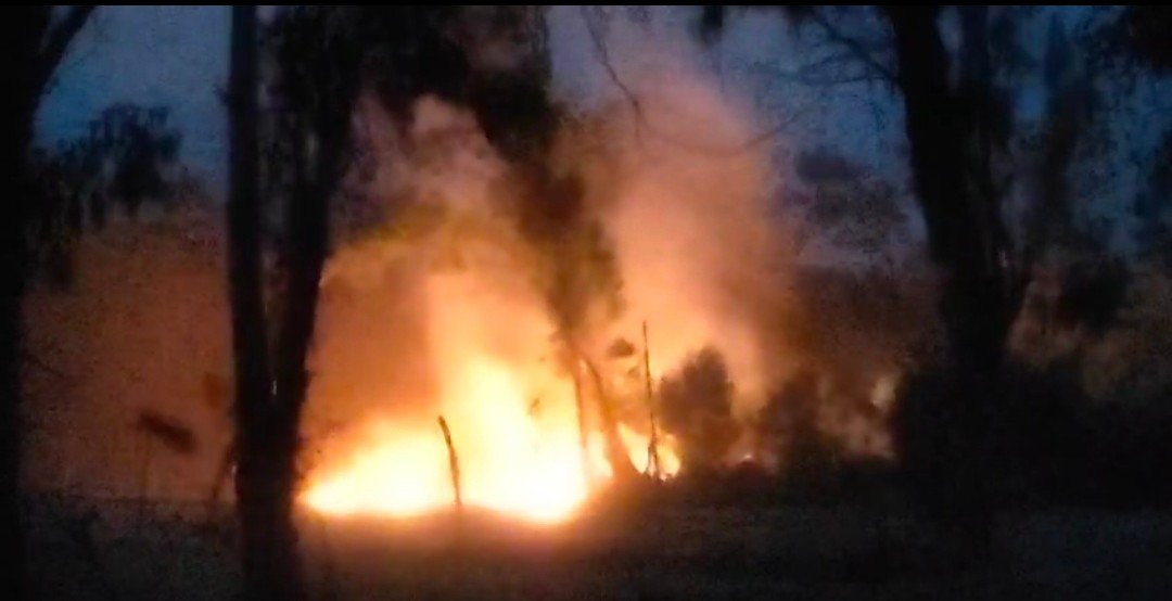 Raibareli-गेंहू के खेत मे लगी भीषण आग