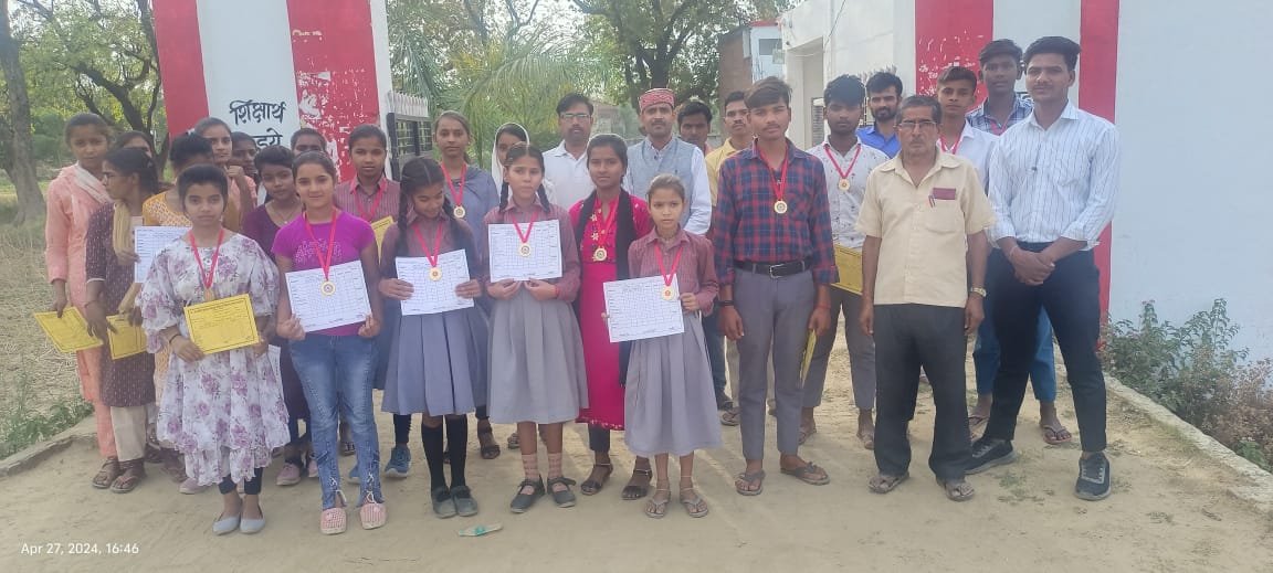 रायबरेली-मेघावियों को मेडल देकर बढ़ाया हौसला , बुलंदी छूने के लिए दी शुभकामनाएं