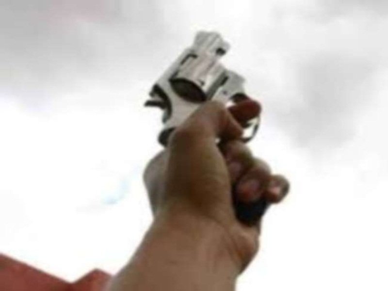 Raibareli-थानेदार से नही संभल रहा थाना क्षेत्र खनन माफिया ने की कई राउंड फायरिंग