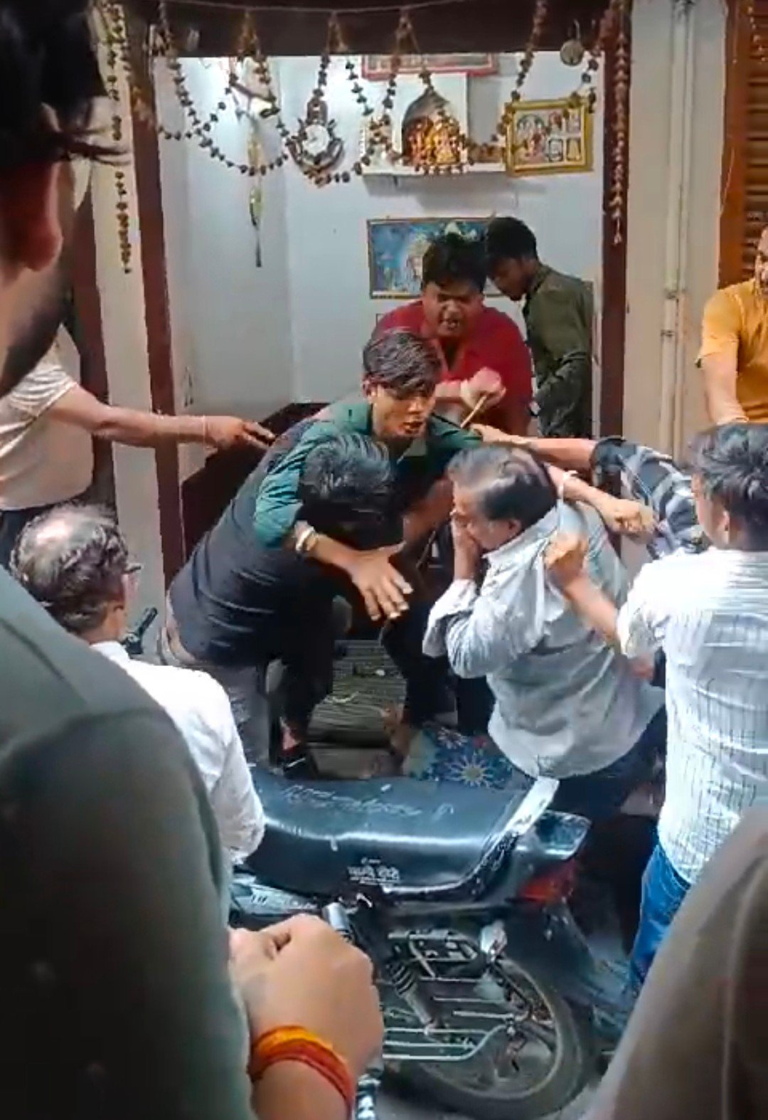 रायबरेली में दबंगो के हौसले बुलंद