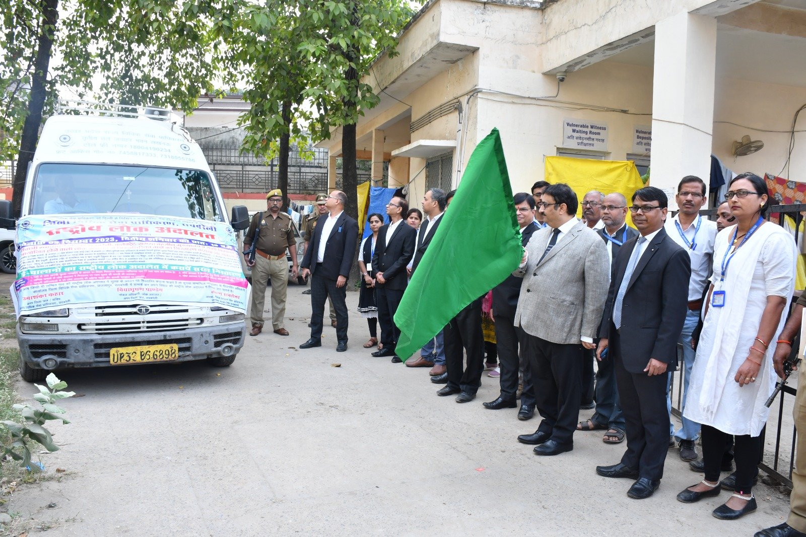 Raebareli:प्रचार-प्रसार वाहन को हरी झण्डी दिखाकर किया गया रवाना