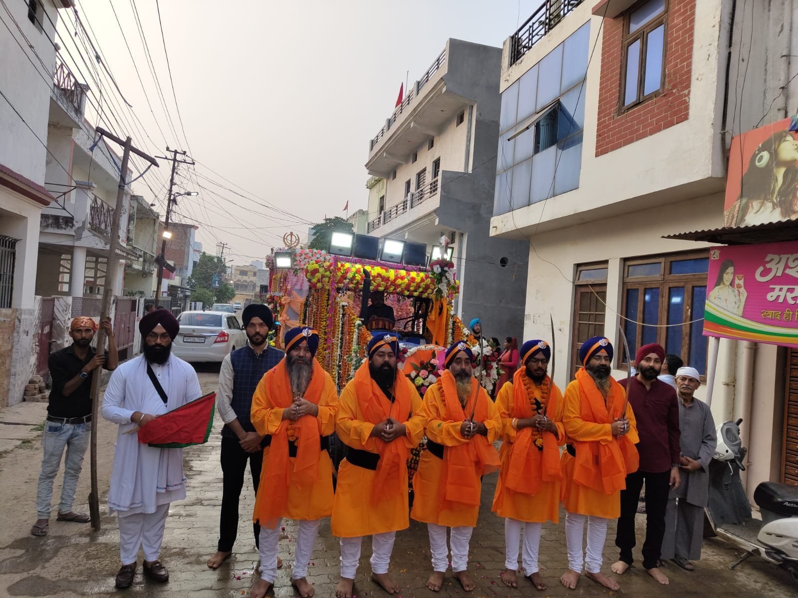 Raebareli:गुरुनानक देव जी के 554 वे  प्रकाश पर्व के पूर्व आज,भव्य निकाली गई शोभायात्रा