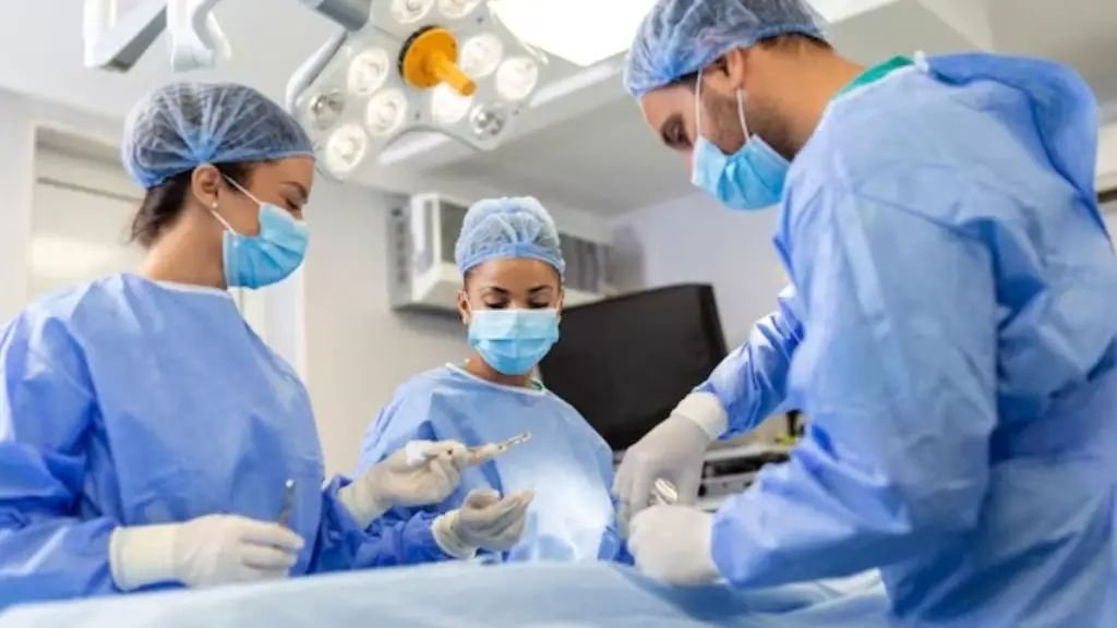 सेक्स टॉय से ज़िंदगी खत्म होते होते बची,खेल खेल प्राइवेट पार्ट में डाला