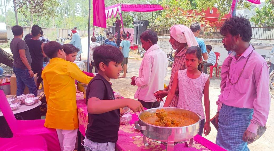 रायबरेली-जय जय जय हनुमान गोसाई कृपा करो महराज,,,, 