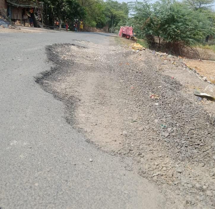 रायबरेली-गंगा एक्सप्रेस हेतु मिट्टी की ढुलाई में नष्ट हो गई पीडब्ल्यूडी की 11 सड़कें