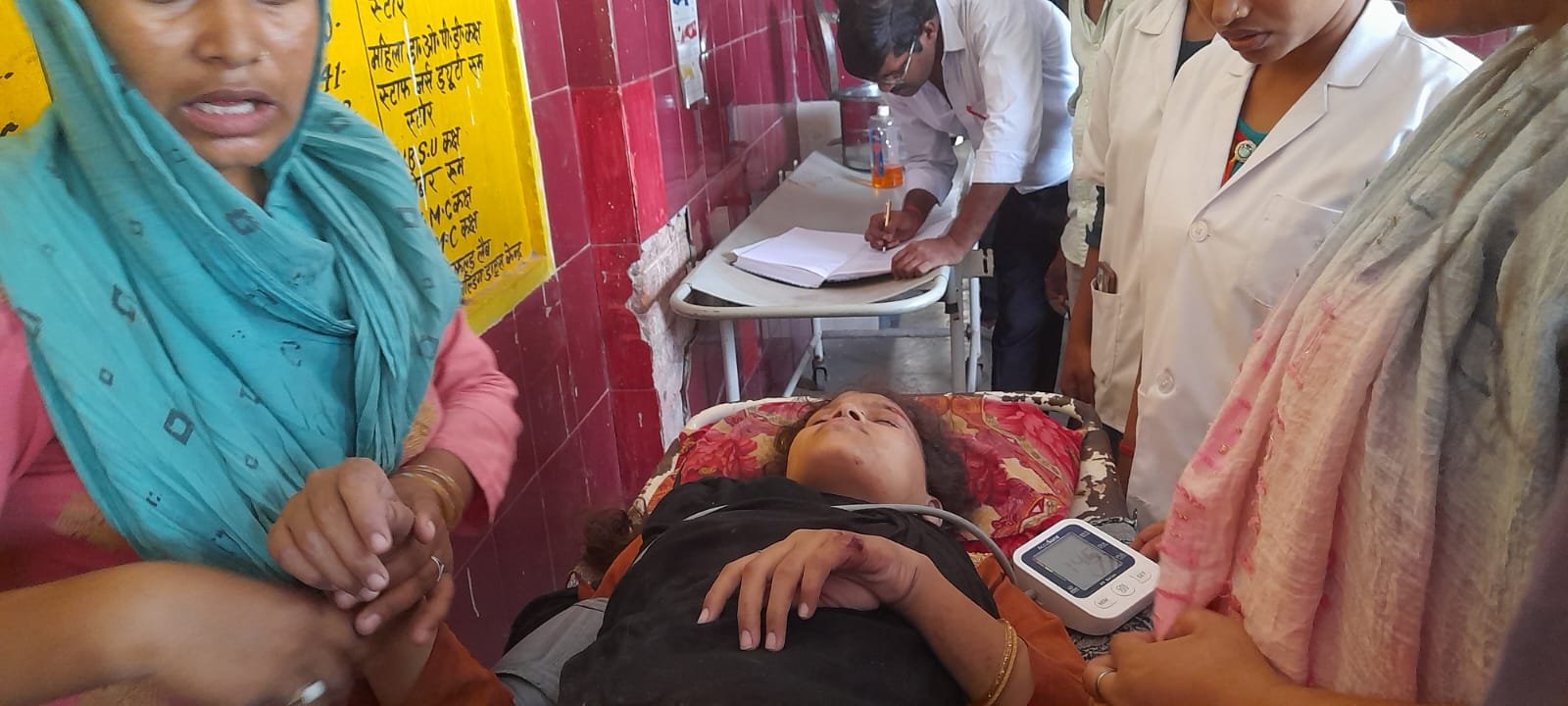 रायबरेली-जर्जर छत ढहने से दबे दंपती, हालत गंभीर 