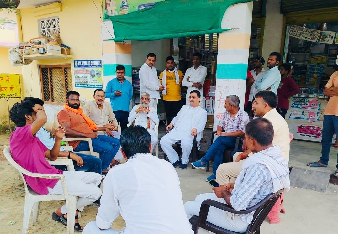 रायबरेली-दिवंगत कांग्रेस नेता के घर पहुंचे पार्टी के प्रदेश सचिव , दी सांत्वना 