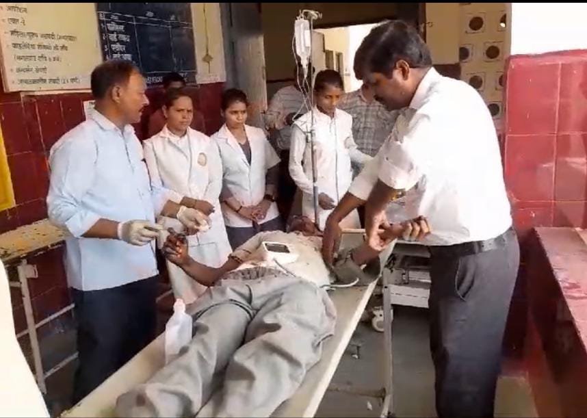 रायबरेली-साइकिल सवार अधेड़ को ट्रक ने मारी टक्कर , हालत गंभीर