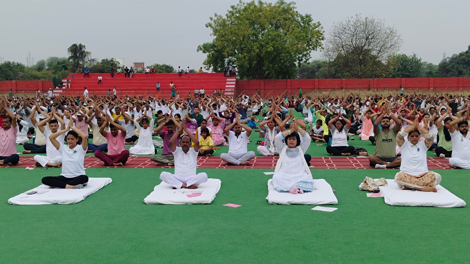 Raibareli-योग को नियमित दिनचर्या में करे शामिल: प्रभारी मंत्री