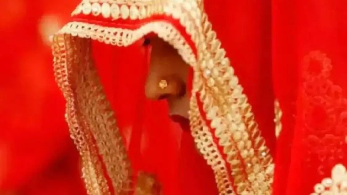 बहन को मेरा पति, मां को मेरा ससुर भगा ले गया, अब मैं कहां जाऊं.', रो-रोकर महिला ने पुलिस को बताई आपबीती