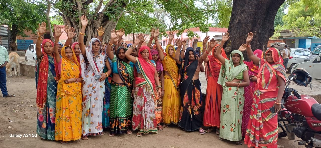 Raibareli-नाला के विवाद में भड़के ग्रामीण, किया प्रदर्शन