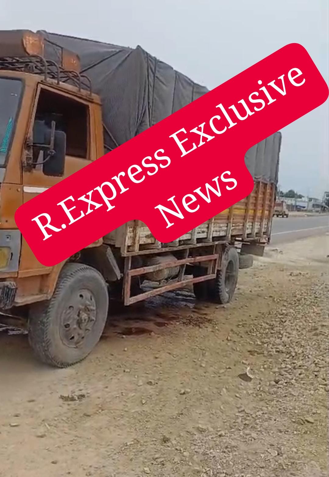 रायबरेली-सड़क के किनारे खड़ा मिला गोमांस से लदा डीसीएम