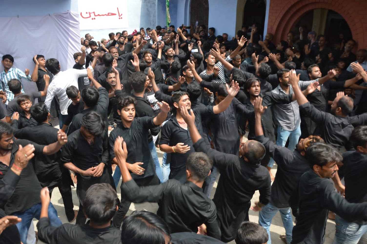 रायबरेली-आसमान में चांद दिखते ही भर आई आंखे , रोने लगा समुदाय, जानिए पूरा वाकया 