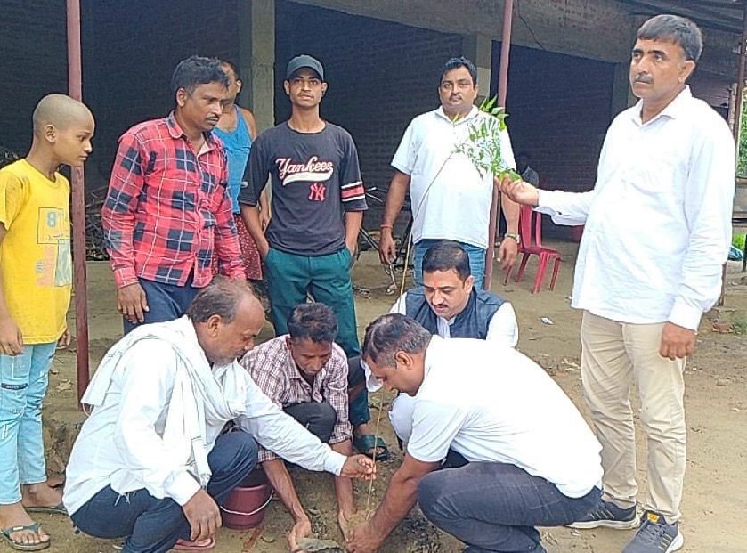 रायबरेली-कांग्रेस नेता ने पौध रोपण कर दिया पर्यावरण संरक्षण का संदेश